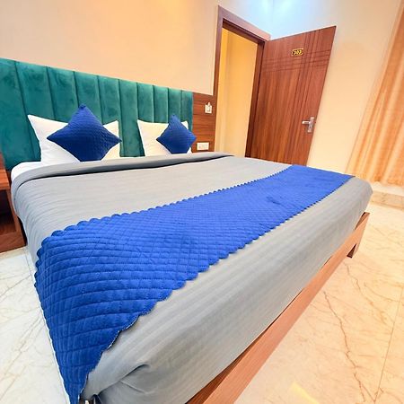 Hotel Tulip Light มถุรา ภายนอก รูปภาพ